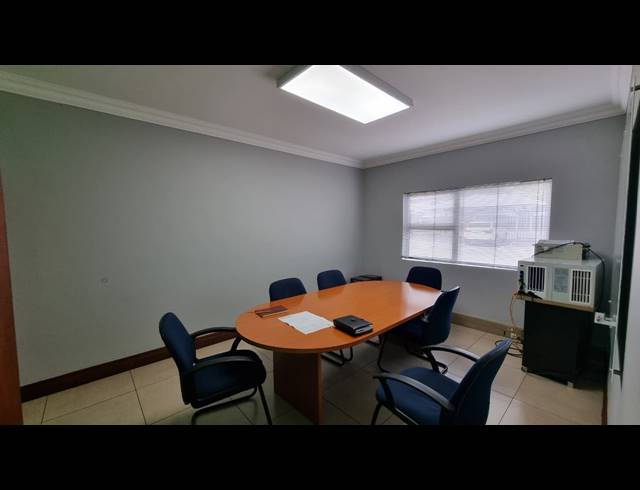 1,840M² WAREHOUSE TO LET IN JET PARK